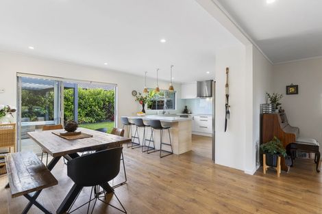 Photo of property in 28 Jane Gifford Place, Half Moon Bay, Auckland, 2012