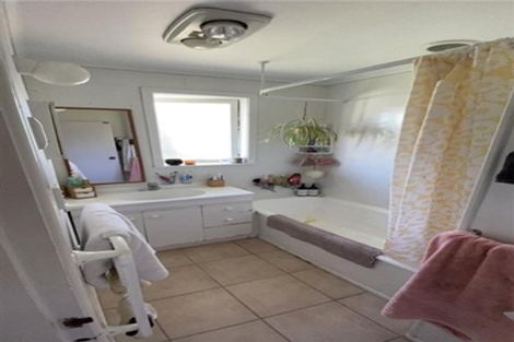 Photo of property in 12 Coniston Avenue, Te Atatu South, Auckland, 0610