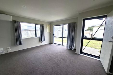 Photo of property in 39 Rewarewa Road, Te Atatu Peninsula, Auckland, 0610