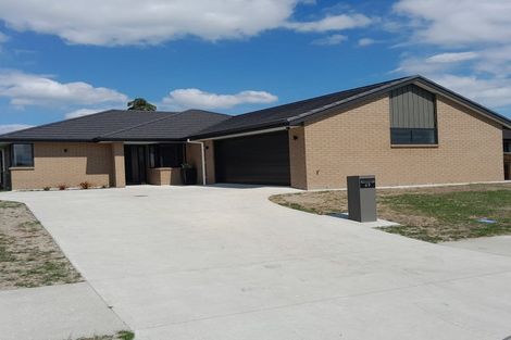 Photo of property in 69 Kaurinui Crescent, One Tree Point, 0118