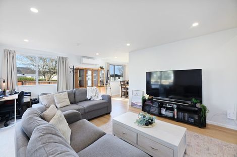 Photo of property in 3 St Margaret Place, West Harbour, Auckland, 0618