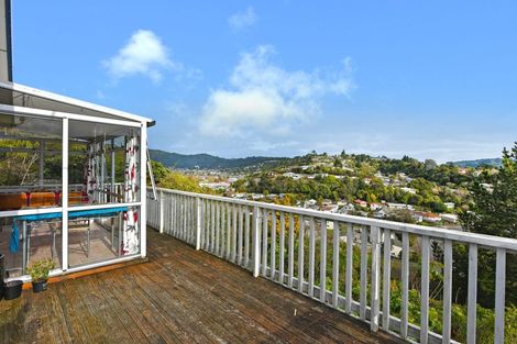 Photo of property in 32 Castle Crescent, Stokes Valley, Lower Hutt, 5019