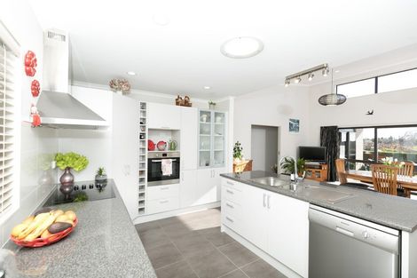 Photo of property in 2 Ruske Place, Grandview Heights, Hamilton, 3200