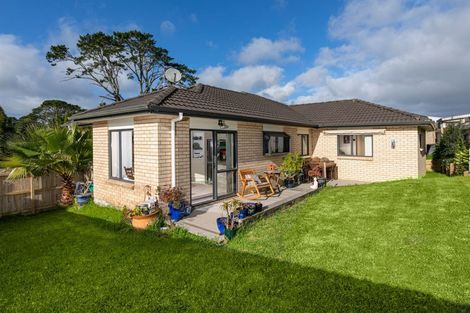 Photo of property in 15 Westglen Place, Ranui, Auckland, 0612