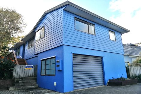 Photo of property in 1/11 Strabo Place, Windsor Park, Auckland, 0632