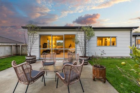 Photo of property in 14 Moonraker Place, Whitby, Porirua, 5024