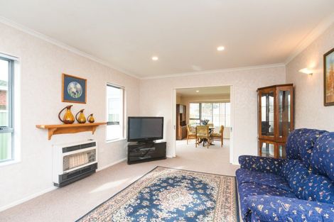 Photo of property in 28 Cedar Crescent, Feilding, 4702
