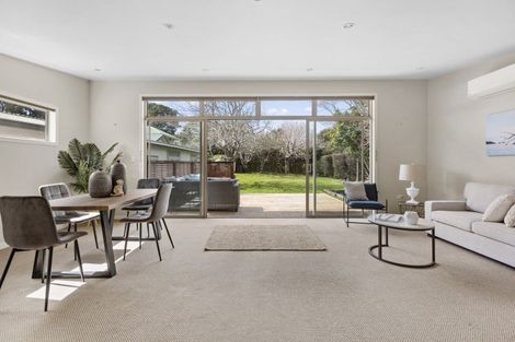 Photo of property in 121 Govett Avenue, Frankleigh Park, New Plymouth, 4310