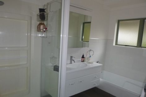 Photo of property in 83 Tawa Road, Kumeu, 0891