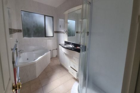 Photo of property in 2 Graham Collins Drive, Windsor Park, Auckland, 0632