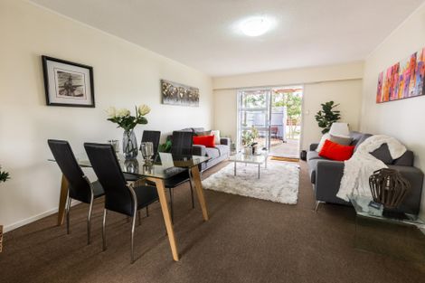 Photo of property in 2/200 Chivalry Road, Glenfield, Auckland, 0629