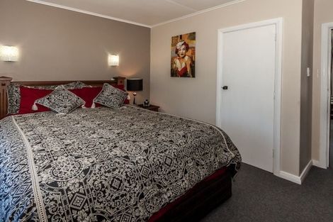 Photo of property in 3 Leicester Street, Terrace End, Palmerston North, 4410