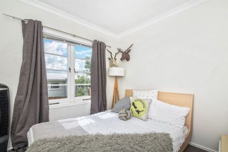Photo of property in 11 Mayall Avenue, Beach Haven, Auckland, 0626