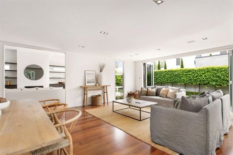 Photo of property in 43 Hawkesbury Avenue, St Albans, Christchurch, 8014