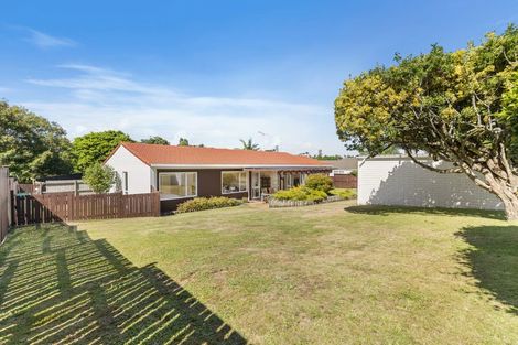Photo of property in 30 Ganymede Place, Half Moon Bay, Auckland, 2012