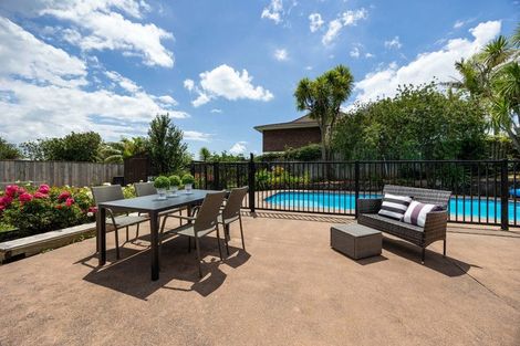 Photo of property in 11 Cheriton Road, Mellons Bay, Auckland, 2014