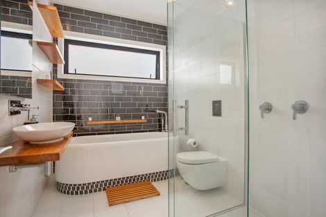 Photo of property in 1f Eversleigh Road, Belmont, Auckland, 0622