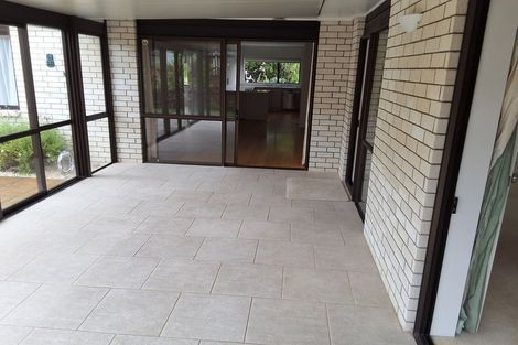 Photo of property in 53 Golfland Drive, Golflands, Auckland, 2013