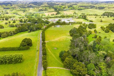 Photo of property in 360 Tauraroa Road, Maungakaramea, 0178