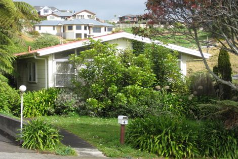 Photo of property in 4 Oawai Place, Marfell, New Plymouth, 4310