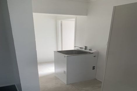 Photo of property in 11 Ian Place, Glendene, Auckland, 0602