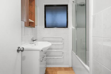 Photo of property in 2/72 Hyperion Drive, Randwick Park, Auckland, 2105