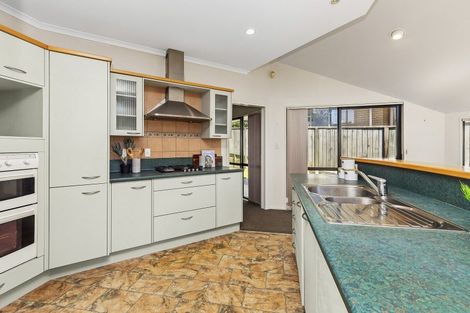 Photo of property in 23 Amesbury Drive, Churton Park, Wellington, 6037