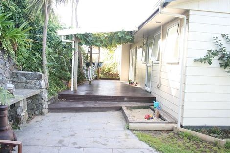 Photo of property in 1 Sasanqua Way, Crofton Downs, Wellington, 6035