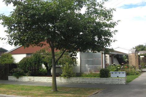 Photo of property in 2/12 Oxley Avenue, St Albans, Christchurch, 8014