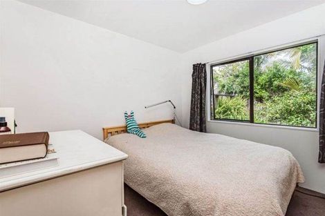 Photo of property in 2/16 Mistletoe Place, Browns Bay, Auckland, 0630