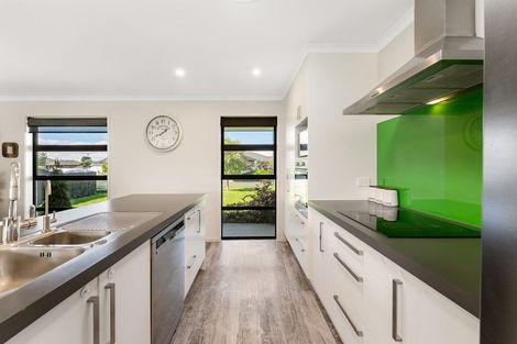 Photo of property in 29 Leet Crescent, Papamoa Beach, Papamoa, 3118