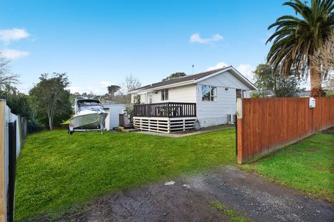 Photo of property in 3 St Margaret Place, West Harbour, Auckland, 0618
