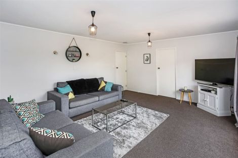 Photo of property in 12c Youngs Road, Papakura, 2110