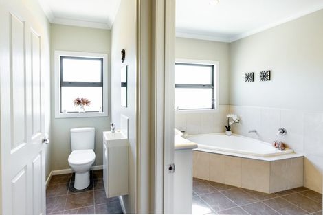 Photo of property in 2a Windsor Terrace, Taradale, Napier, 4112