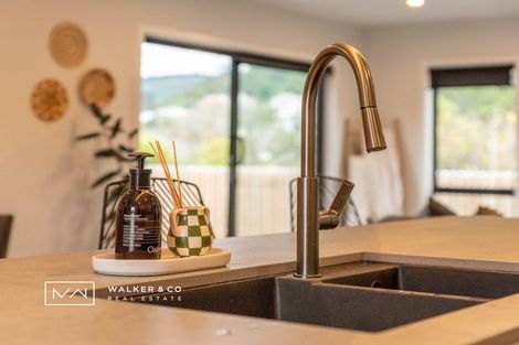 Photo of property in 2 Nikau Lane, Timberlea, Upper Hutt, 5018