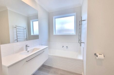 Photo of property in 24 Tasker Crescent, Pyes Pa, 3112