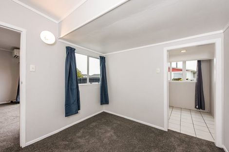 Photo of property in 7 Chetwode Grove, Newlands, Wellington, 6037