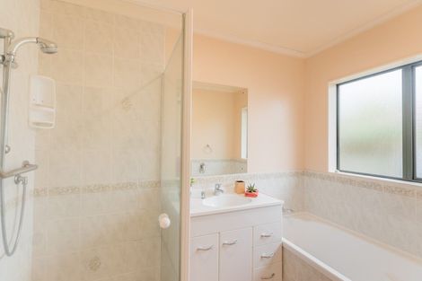 Photo of property in 9 Sylvan Avenue, Waikanae, 5036