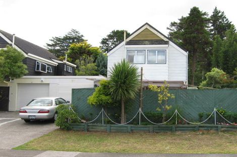 Photo of property in 2/9 Lambrown Drive, Totara Vale, Auckland, 0629