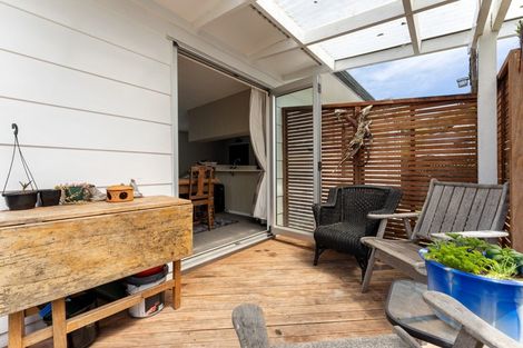 Photo of property in 6 Waterloo Place, Westown, New Plymouth, 4310