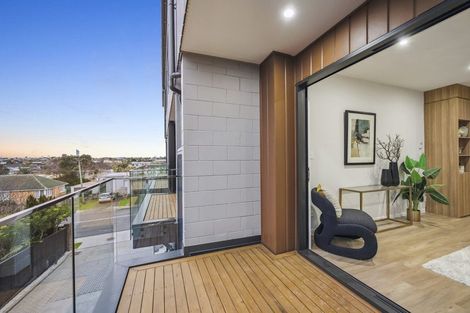 Photo of property in 2/1 Egremont Street, Belmont, Auckland, 0622