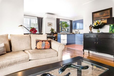 Photo of property in 72b Seabrook Avenue, New Lynn, Auckland, 0600