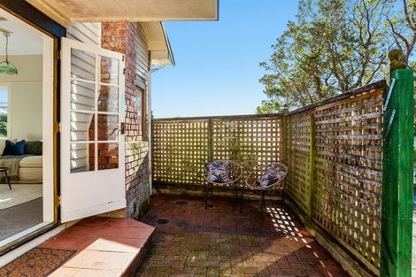 Photo of property in 61 Severn Street, Island Bay, Wellington, 6023