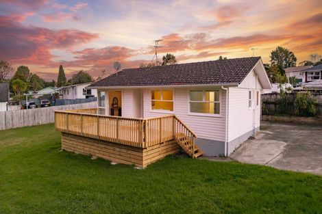 Photo of property in 19 Thornlow Street, Glendene, Auckland, 0602