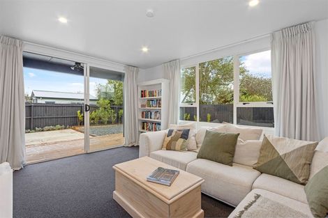 Photo of property in 8b Queenspark Drive, Parklands, Christchurch, 8083