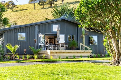 Photo of property in 6 The Strand, Whakapirau, Maungaturoto, 0583