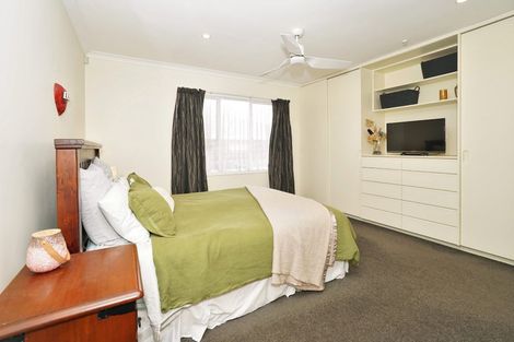 Photo of property in 2 Dover Road, St Andrews, Hamilton, 3200