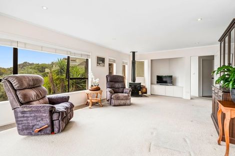 Photo of property in 10 Chelverton Terrace, Red Beach, 0932