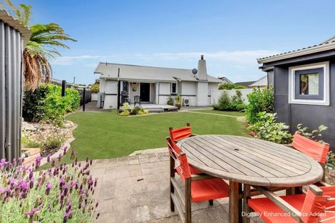 Photo of property in 56 Queenwood Road, Levin, 5510