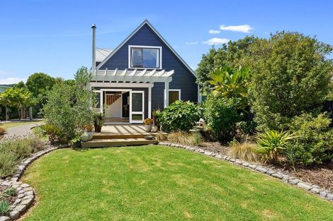 Photo of property in 16 Ngapaki Street, Waikanae Beach, Waikanae, 5036